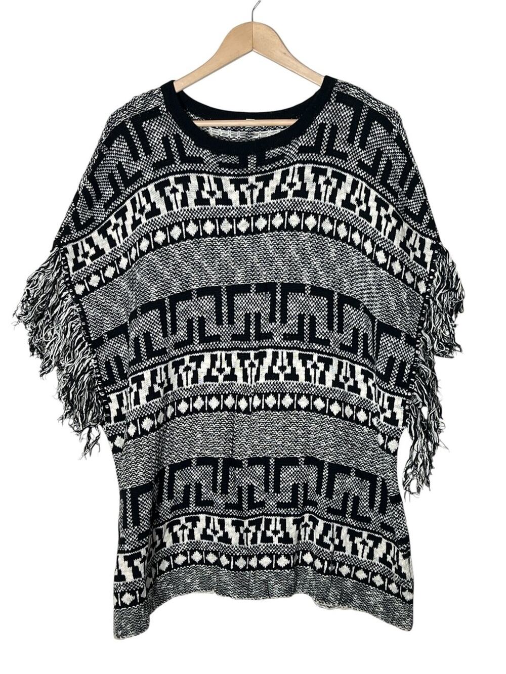 Gianni Bini Black & Cream Geometric Fringe Poncho Sweater size medium M B123